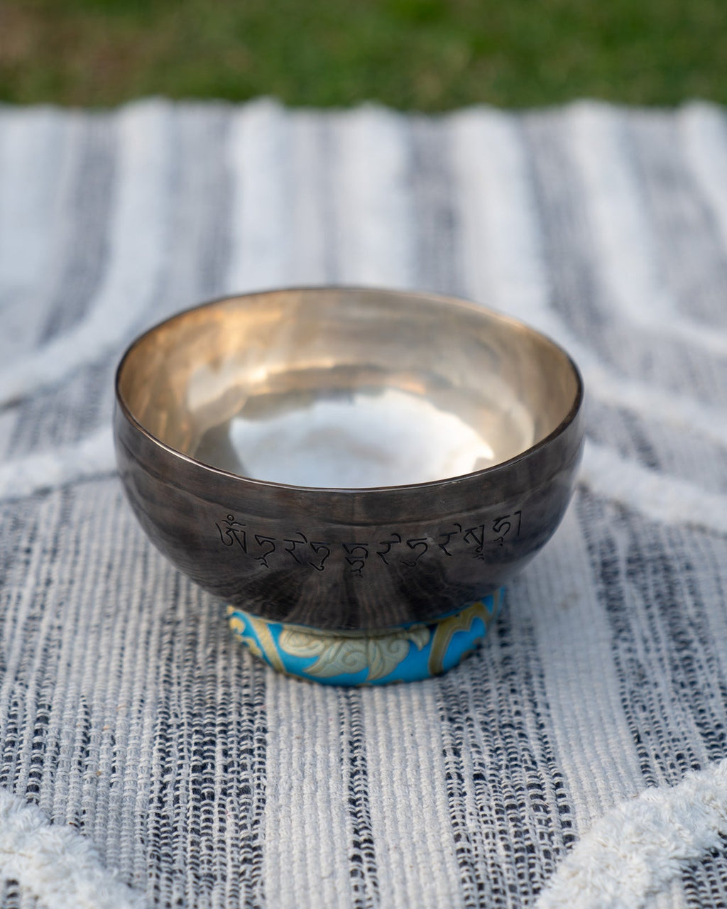 Throat Chakra New Moon Singing Bowl in G