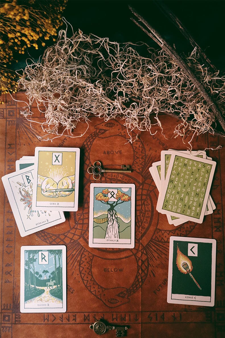 Green Glyphs Runes (Deck + Dice)